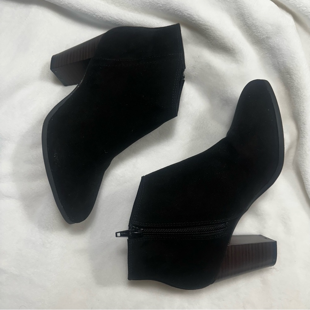 Old Navy Black Ankle Booties with Sleek Design